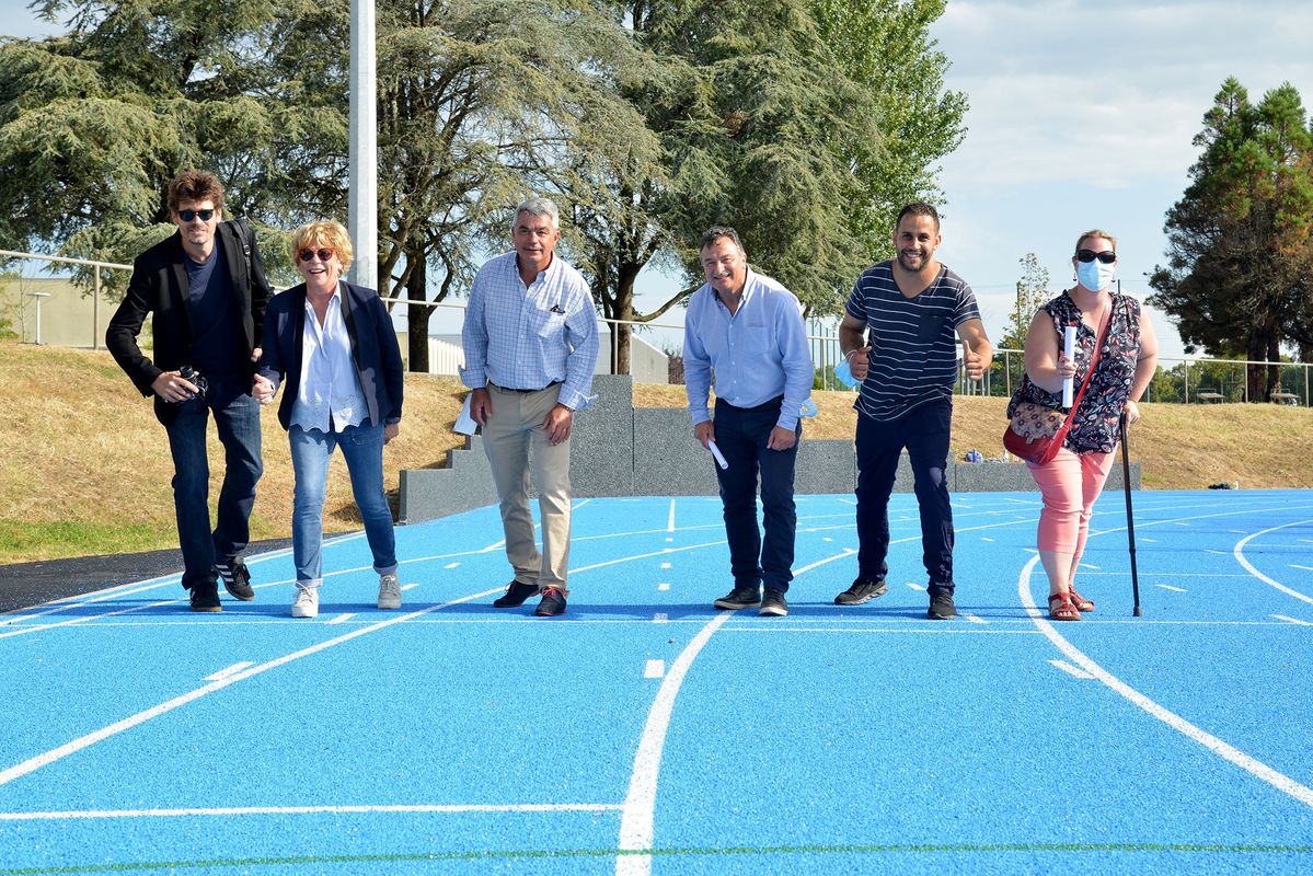 De gauche à droite : David Haudiquet (paysagiste), Béatrice Priou, adjointe aux sports, David Samzun, maire de Saint-Nazaire, Eddy Le Clerc et Saïd Merniz, conseillers municipaux et Anne-Laure Gayaud-Frenoy, conseillère municipale.