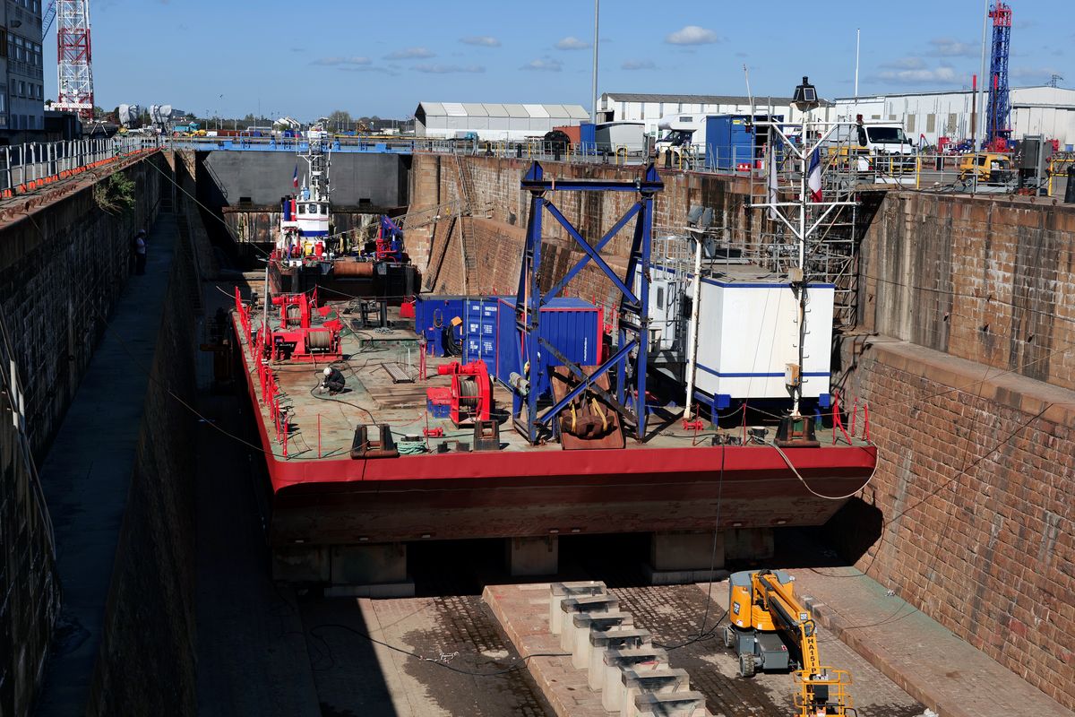 La forme 3 du port de Saint-Nazaire occupée pour des travaux d'entretien d'un navire. (©Ville de Saint-Nazaire - Christian Robert)